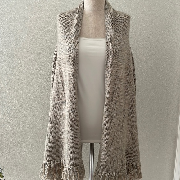 Victoria's Secret Sweaters - Victoria’s Secret sleeved poncho